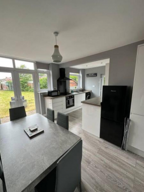 Fabulous 3bed off street parking